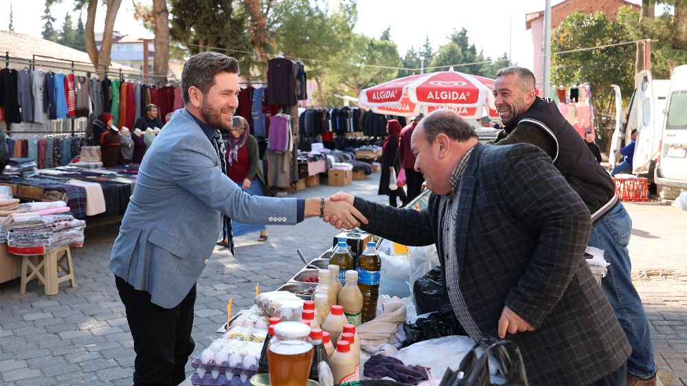 Tavas Belediye Başkanı Kadir Tatık, perşembe pazarında halkla buluşarak sorunları yerinde inceledi