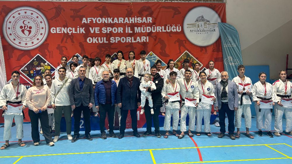 Afyonkarahisar’da judo heyecanı 14 İlden 175 sporcu kıyasıya yarıştı