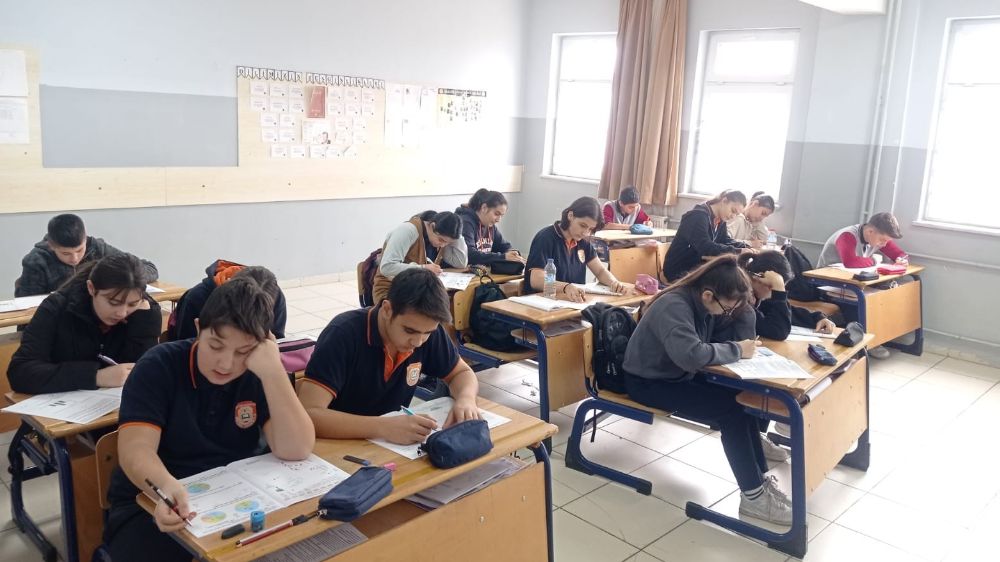  Afyonkarahisar’da öğrenciler için kazanım değerlendirme uygulamaları devam ediyor