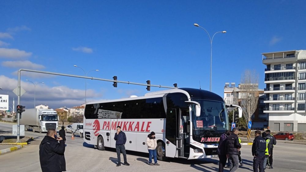 Afyonkarahisar’da yolcu otobüsü yayaya çarptı 1 Ağır yaralı