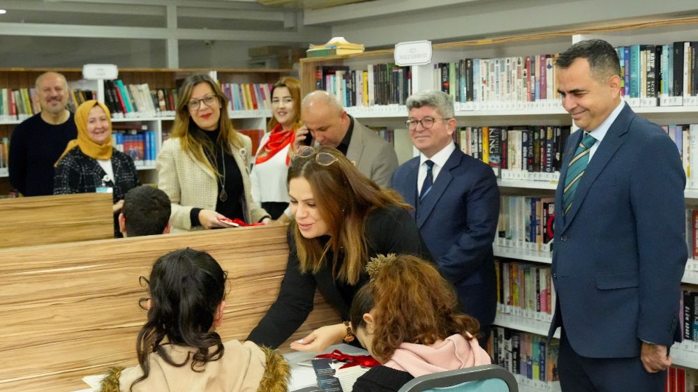 Alanya Belediyesi’nden özel öğrencilere kitap hediyesi