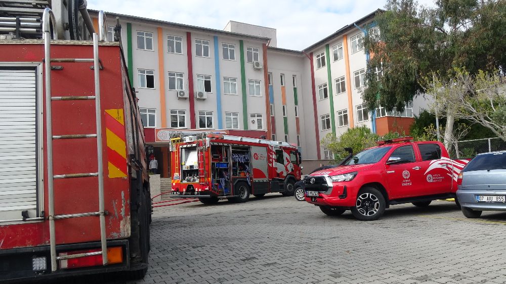 Alanya'da lise kazan dairesinde patlama Öğrenciler tahliye edildi