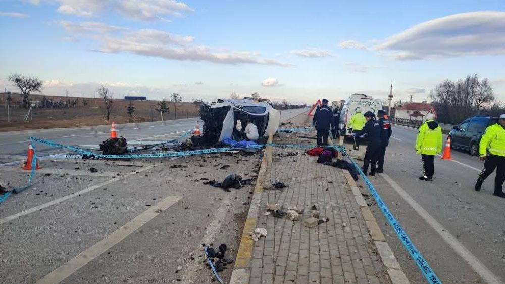 Ankara-Konya Yolunda Feci Kaza 3 Kişi Hayatını Kaybetti