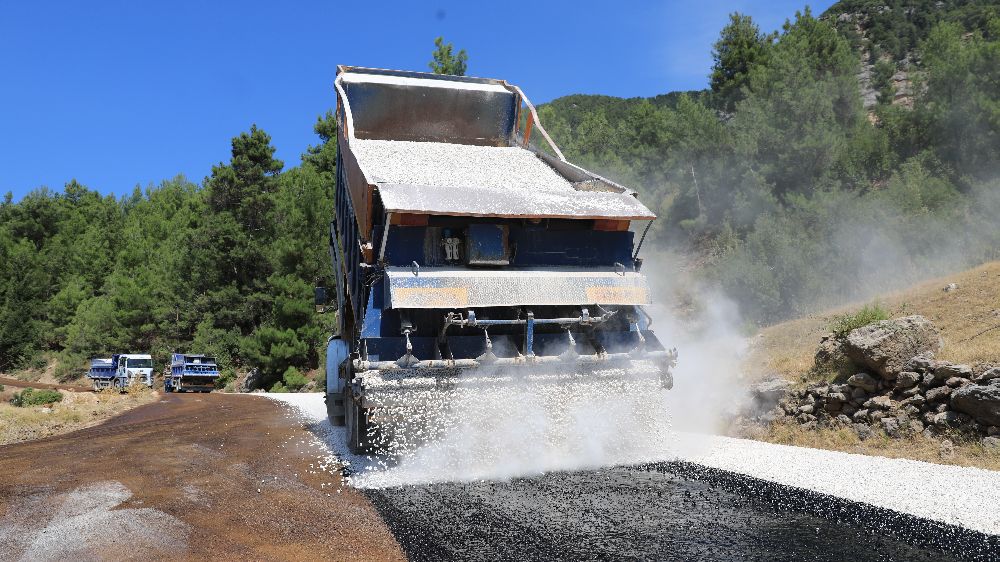 Antalya Büyükşehir'den kırsal yollara 754 milyonluk yatırım Güvenli ulaşım için büyük adım