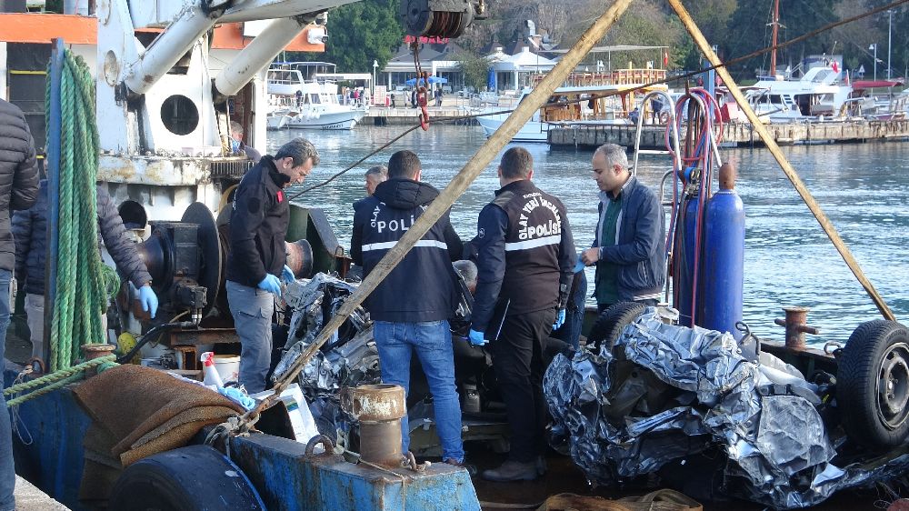 Antalya'da falezlerden denize düşen araçta engin Ş.'ye ait kıyafet bulundu