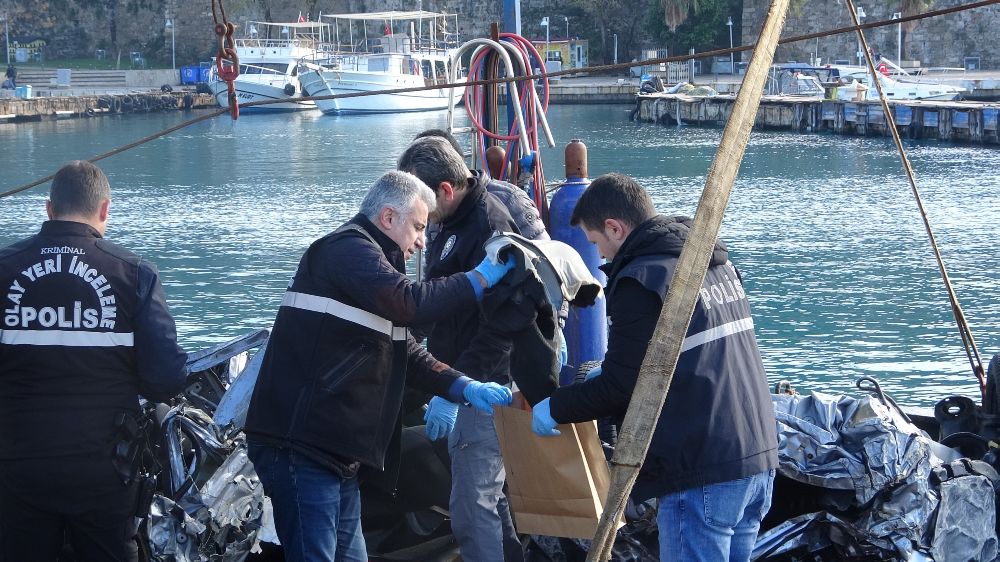 Antalya'da falezlerden denize düşen araçta engin Ş.'ye ait kıyafet bulundu