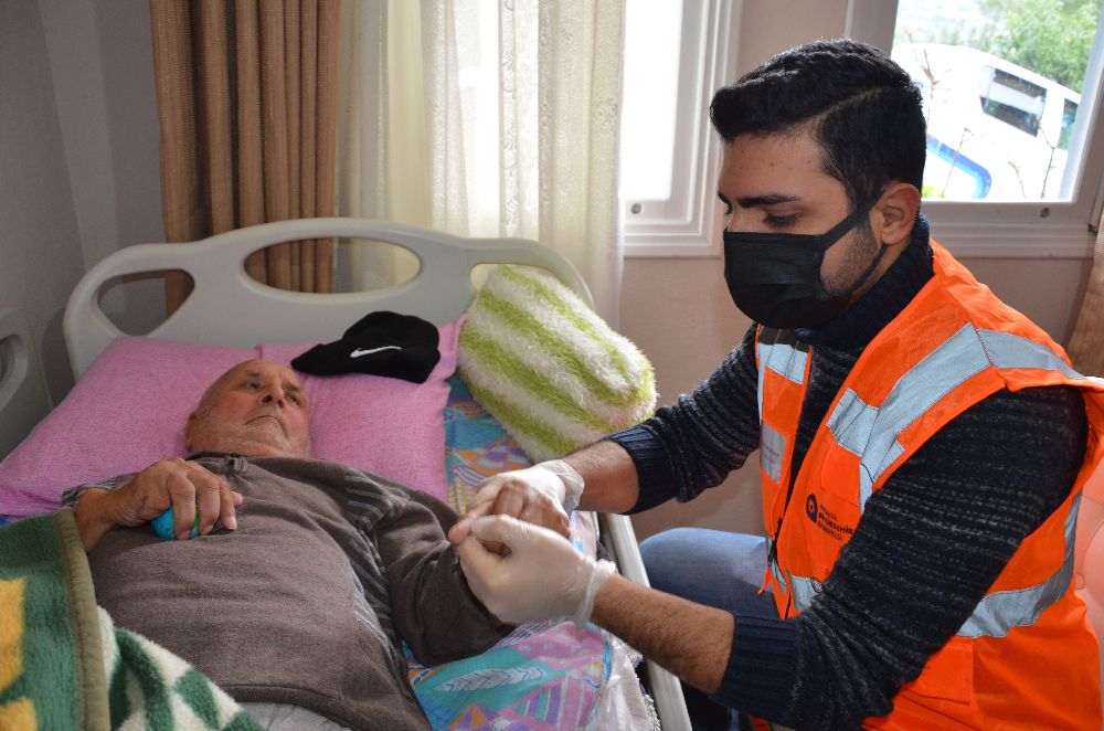 Antalya'da hasta yağı desteği alanlara fizyoterapi desteği