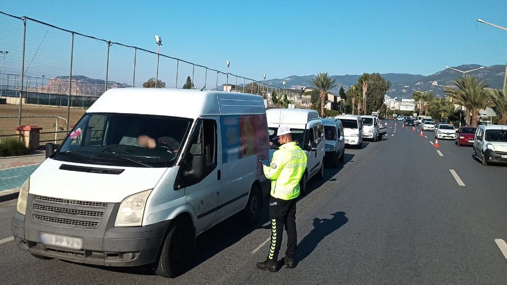 Antalya'da trafik denetimleri 41 Bin araç kontrol edildi, 17 bin 283 ceza uygulandı