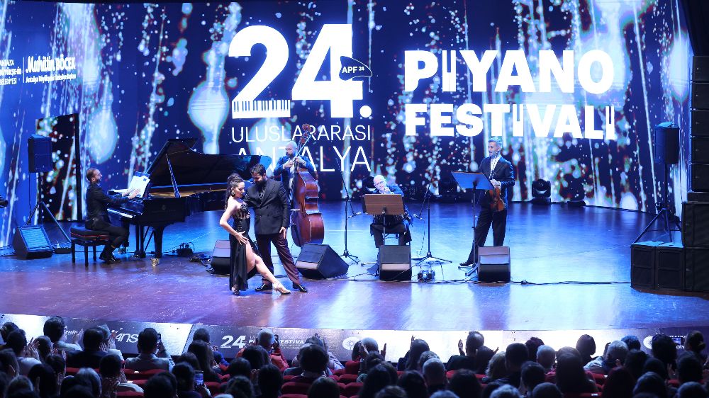 Antalya piyano festivalinde tango büyüsü La Fortuna sahne aldı