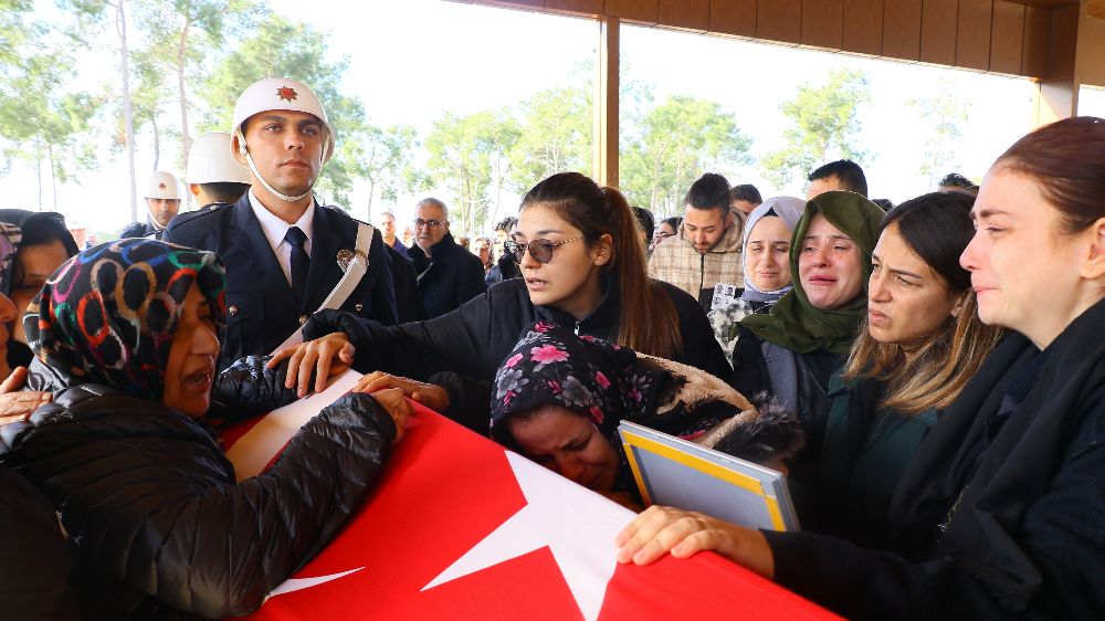 Antalya, sağlık çalışanlarını gözyaşlarıyla uğurladı