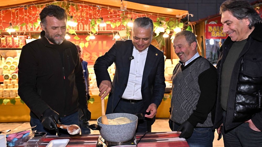 Antalya Yeni Yıl Çarşısı’na Büyük İlgi