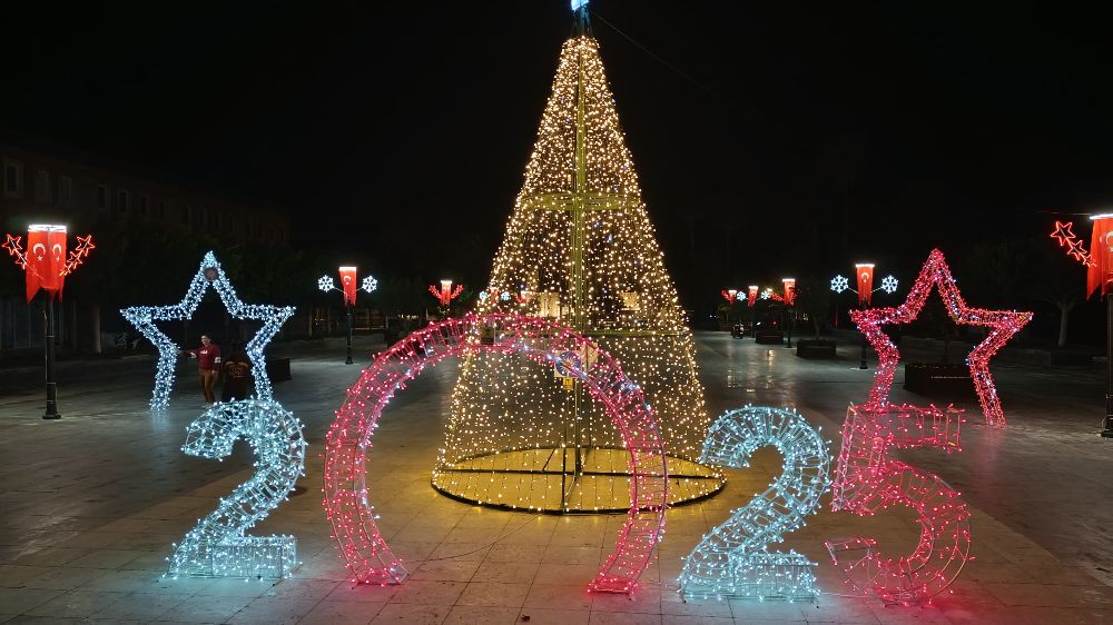 Antalya, yılbaşı coşkusu için ışıl ışıl hazırlandı