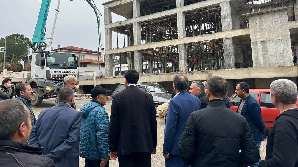 Beyağaç Çarşı Camisi'nde Kubbe betonu atıldı, inşaatta önemli aşama kaydedildi