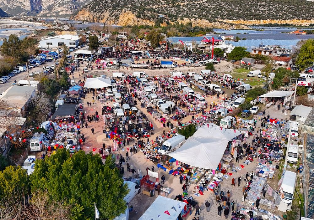 Demre Folklorik Deve Gösterisi Festivali, bu yıl da büyük bir coşkuyla gerçekleştirildi