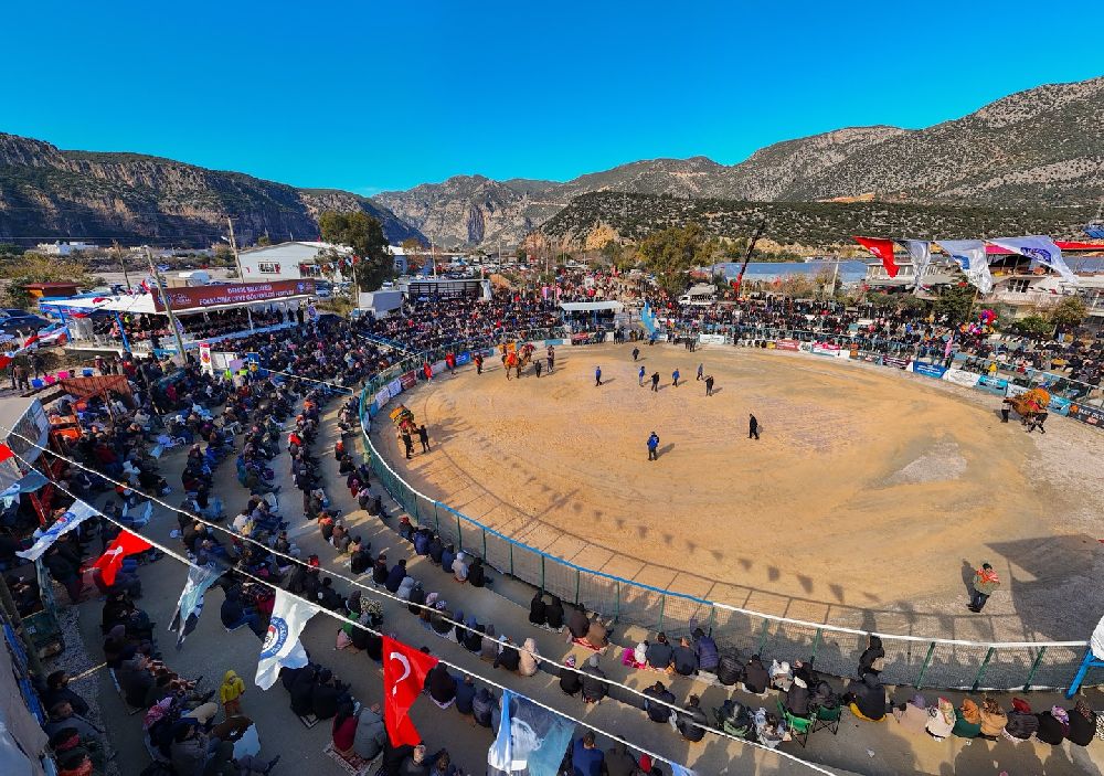 Demre Folklorik Deve Gösterisi Festivali, bu yıl da büyük bir coşkuyla gerçekleştirildi