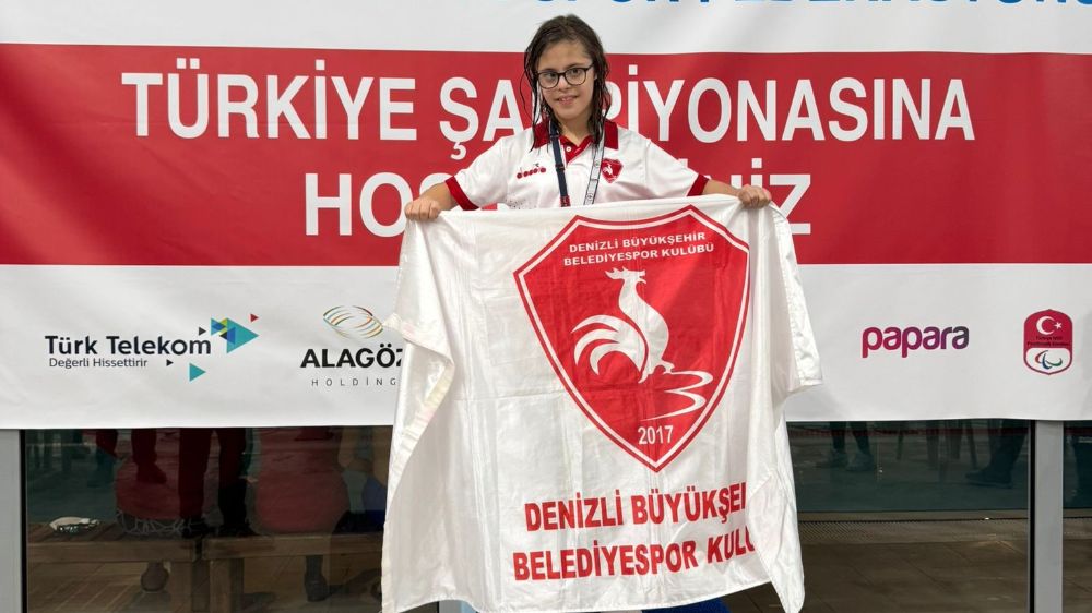 Denizli Büyükşehir Belediyespor yüzme takımı, Down sendromlu sporcularıyla Türkiye Şampiyonası’nda büyük başarı elde etti