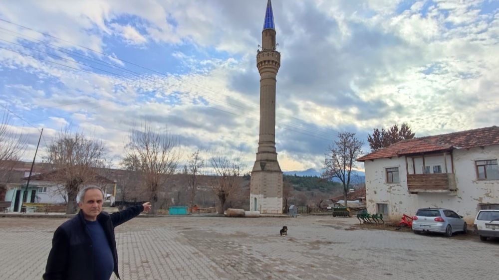 Denizli'de depremde yıkılan cami, maddi imkansızlıklar nedeniyle yeniden yapılamıyor