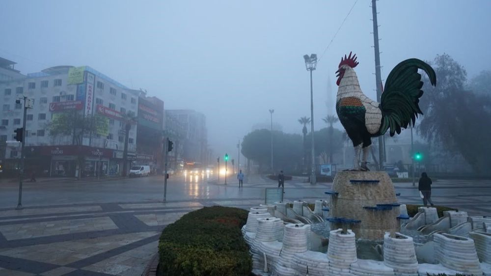 Denizli’de sis ve kar yağışı sabah saatlerinde hayatı olumsuz etkiledi