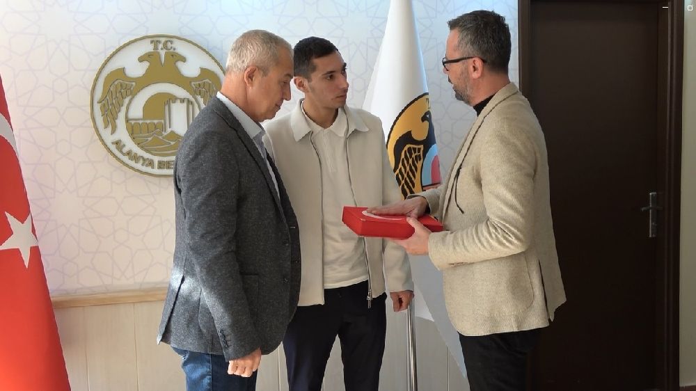 Dünya Şampiyonu Toprak Razgatlıoğlu Alanya’da coşkuyla karşılandı