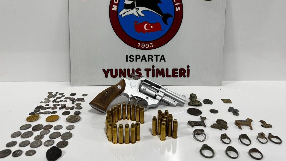 Isparta’da tarihi eser ve ruhsatsız silah operasyonu 2 Şüpheli serbest