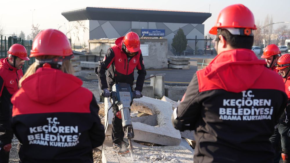 Keçiören Belediyesi Afet gönüllüleri, eğitimlerini tamamlayarak sahaya indi