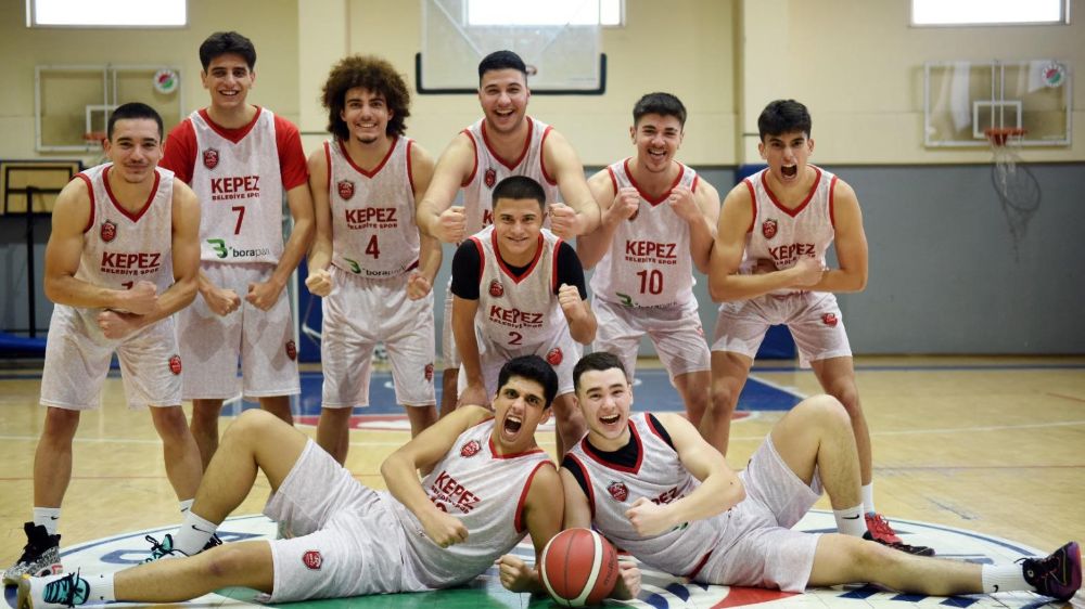 Kepez Belediyespor U18 Basketbol takımı bölge şampiyonluğu için sahaya çıkıyor