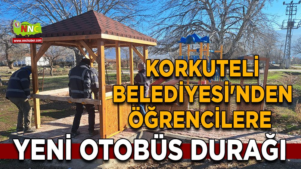 Korkuteli'de öğrenciler için otobüs durağı Belediye atölyesinde üretildi