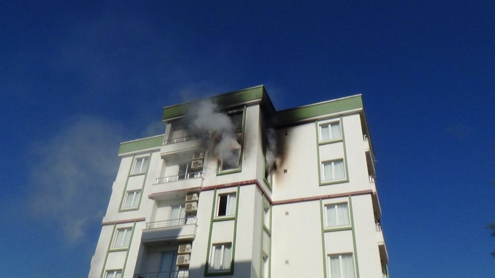 Kumluca'da kız öğrenci yurdunda yangın Öğrenciler panik içinde tahliye edildi