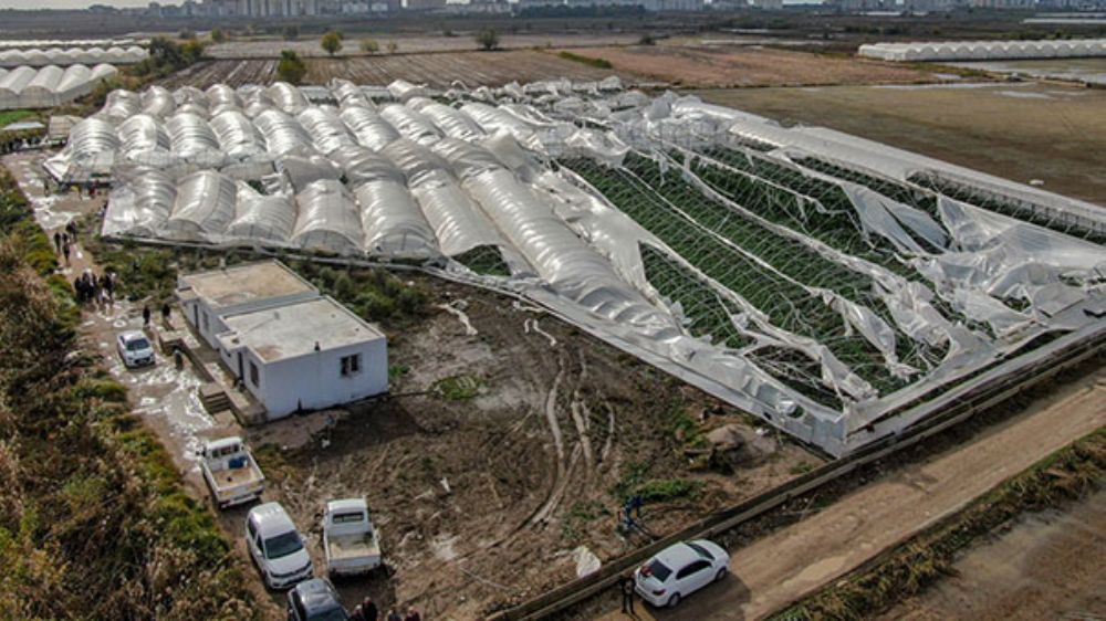  Kumluca'da Sağanak Yağışta 400 Dekar Sera ve 60 Ev Su Baskınına Maruz Kaldı