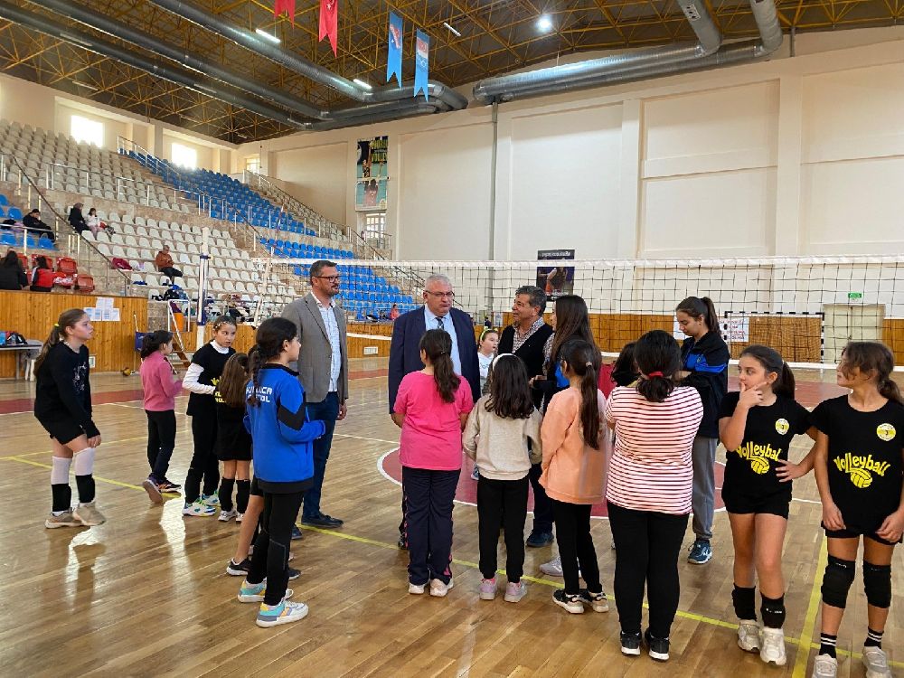 Kumluca Kaymakamı Bahadır Güneş, İlçe Spor Müdürlüğü'nü ziyaret etti