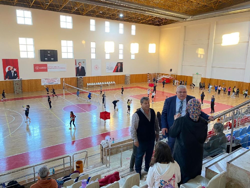 Kumluca Kaymakamı Bahadır Güneş, İlçe Spor Müdürlüğü'nü ziyaret etti