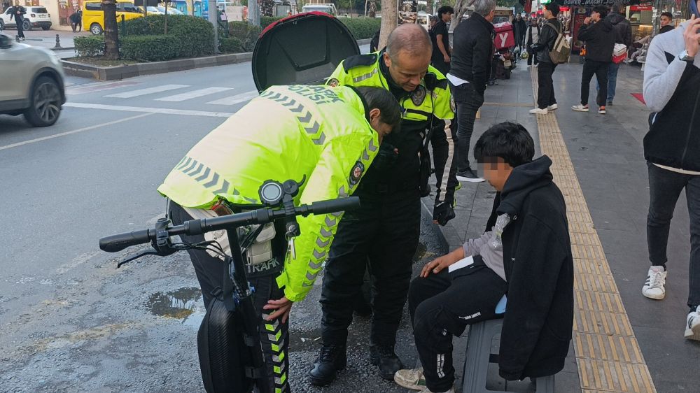 Manavgat'ta elektrikli scooter kazası 12 Yaşındaki sürücü metanetiyle dikkat çekti