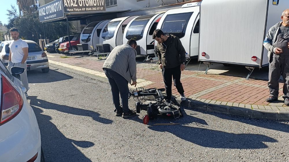 Manavgat'ta otomobil ile elektrikli bisiklet çarpıştı 1 Yaralı