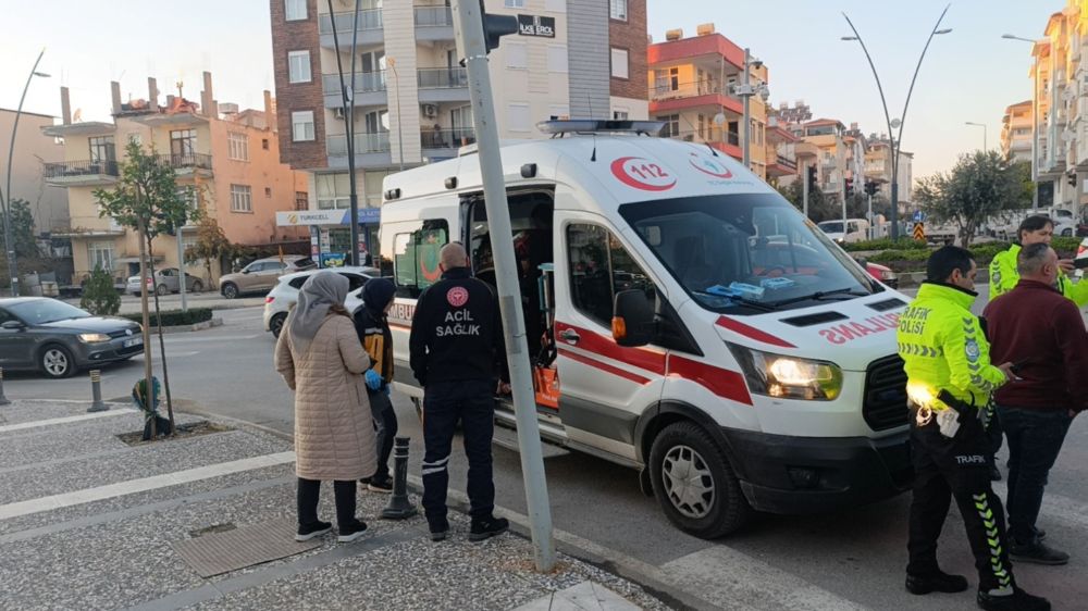 Manavgat'ta yaya geçidinde bisiklet kazası 10 Yaşındaki çocuk hafif yaralandı