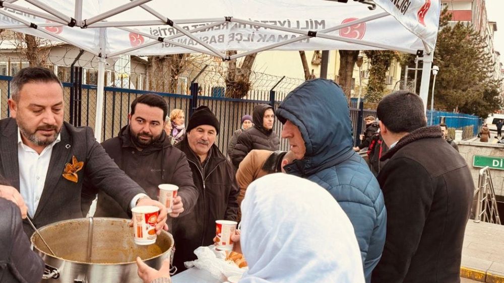 MHP Ankara Mamak’ta Sokakta ve Camide Çorba Dağıttı