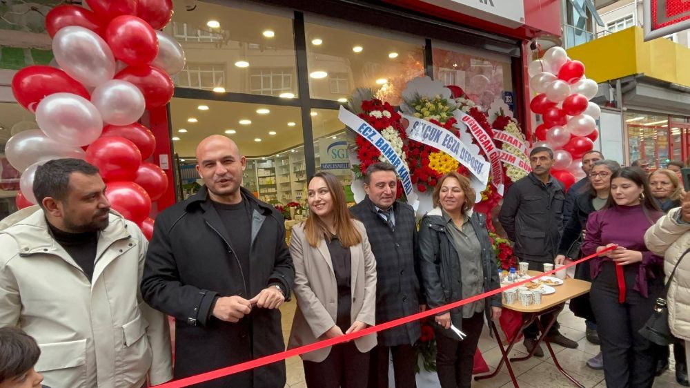 Muhtarın Kızı Gözde Gündoğar, Ankara’da Eczane Açtı