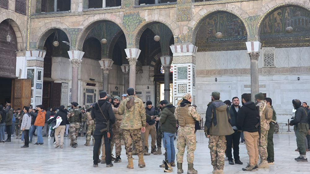 Şam'da Tarihi Emevi Camii’nde Muhaliflerle Birlikte Namaz Coşkusu Suriyeliler Meydanlarda