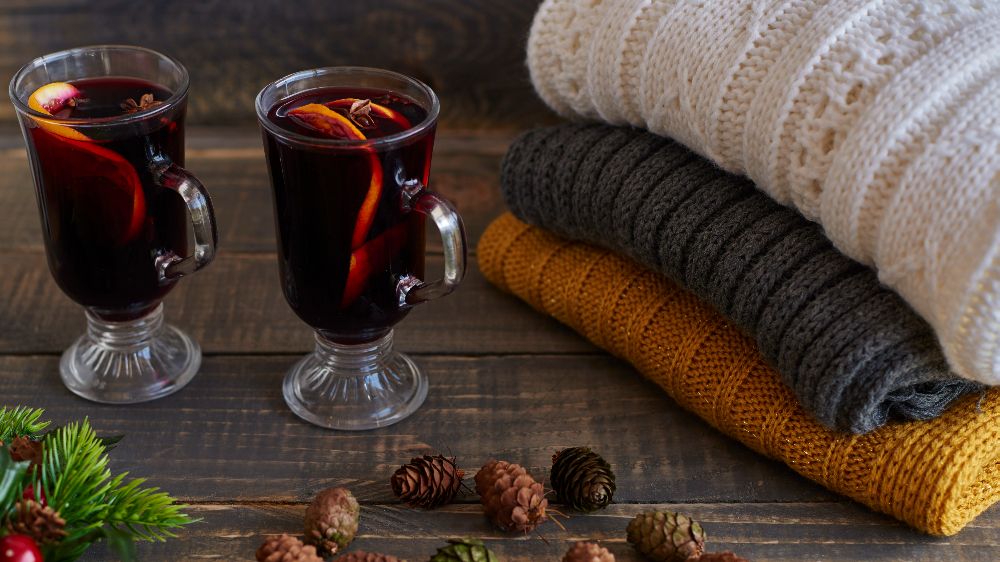 Sıcak Şarap (Mulled Wine) ve Glühwein Tarifi – Alkollü ve Alkolsüz Sıcak Şarap Yapımı