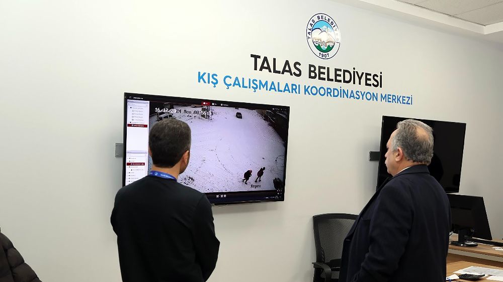 Talas Belediye Başkanı Mustafa Yalçın, kış çalışmaları koordinasyon merkezinde incelemelerde bulundu