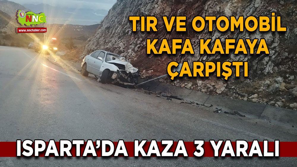 Yağmurla yol kayganlaştı Otomobil tırla çarpıştı