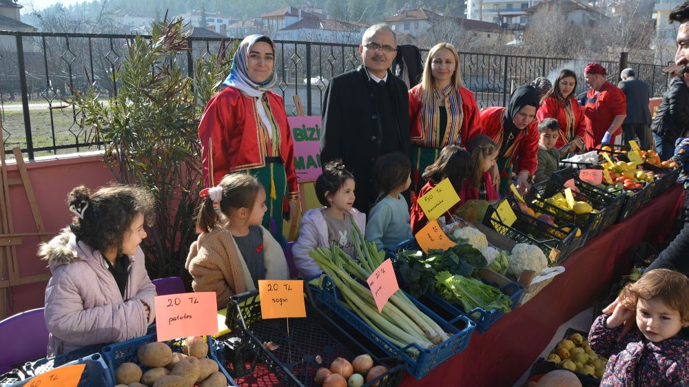 Yerli ürünler halk pazarında Balaban anaokulundan anlamlı sergi