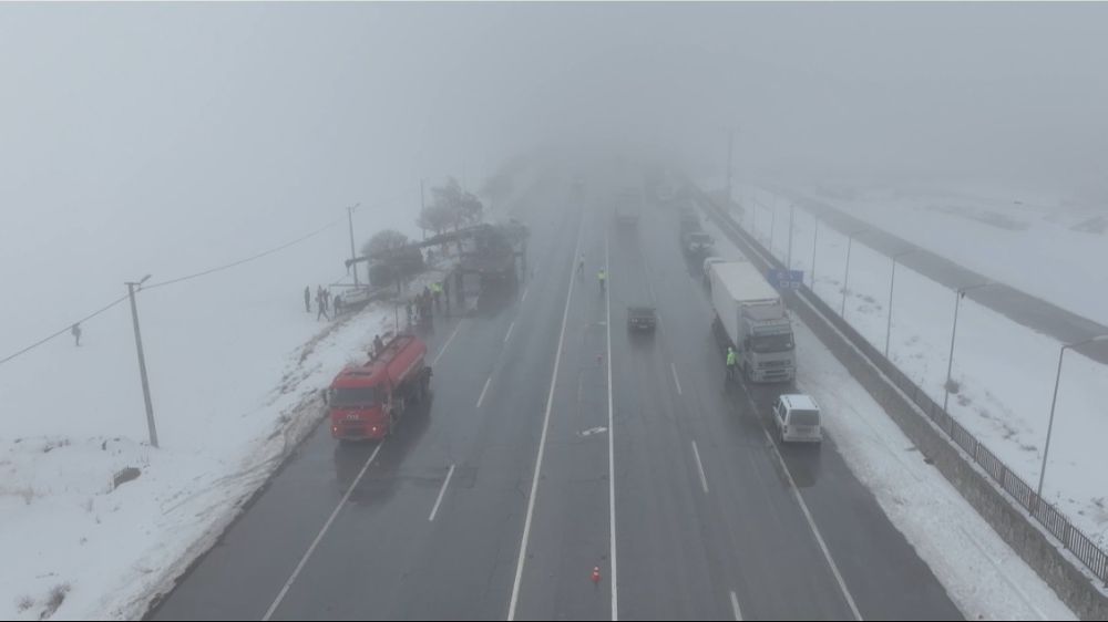 Zincirleme trafik kazasının ardından havadan görüntüler 23 araç karıştı, 33 kişi yaralandı