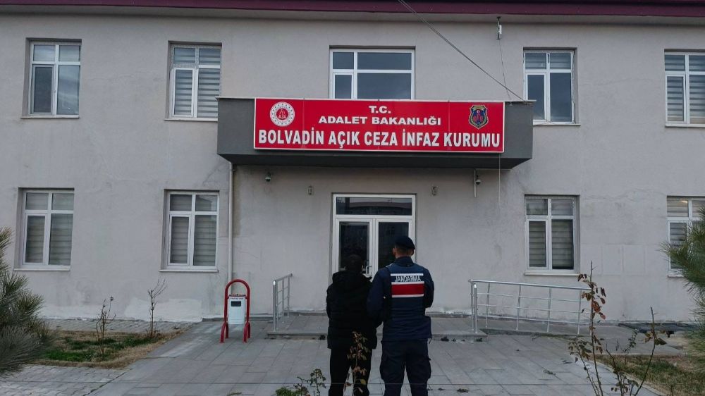 Afyonkarahisar’da aranan 2 şahıs yakalanarak cezaevine gönderildi