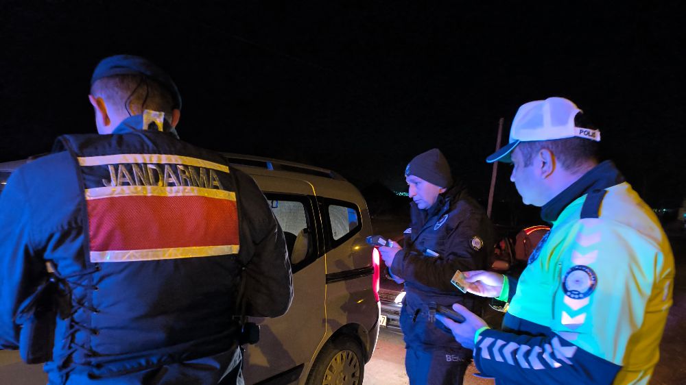 Afyonkarahisar'da yılbaşı için güvenlik önlemleri Polis ve jandarma 24 saat görevde