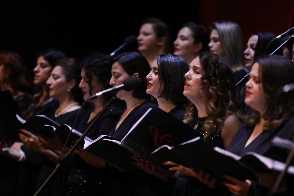 Antalya, 2025'e türkülerle girdi Yeni yıl konseri büyük beğeni topladı