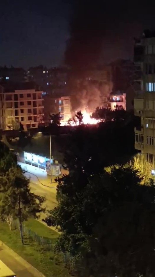 Antalya’da ikinci el eşya dükkanında yangın 1 Ölü, 2 yaralı