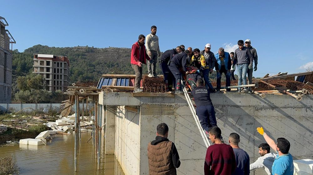 Antalya'da iş kazası 3 işçi yaralandı