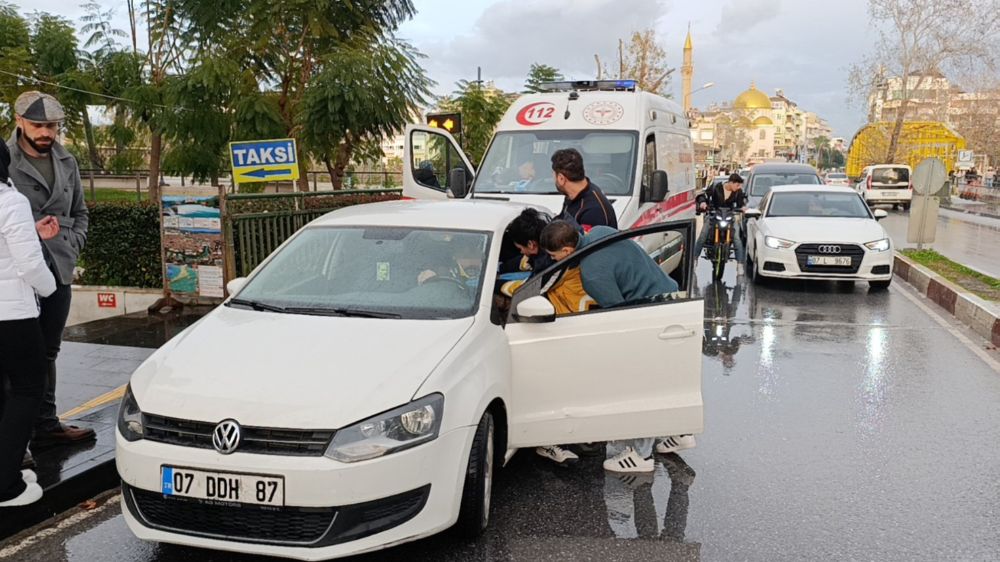 Antalya'da kaza Otomobil sürücüsü şoka girdi