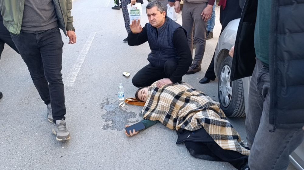 Antalya'da trafik kazası 13 yaşındaki bisiklet sürücüsü yaralandı, esnaftan örnek duyarlılık