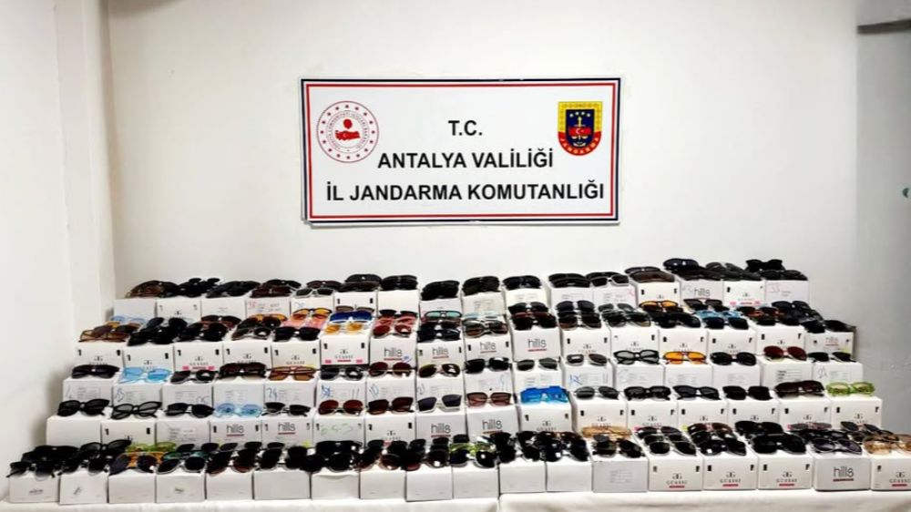 Antalya Jandarması Kaçakçılara göz açtırmıyor 5.000 adet Gözlük Ele geçirildi 